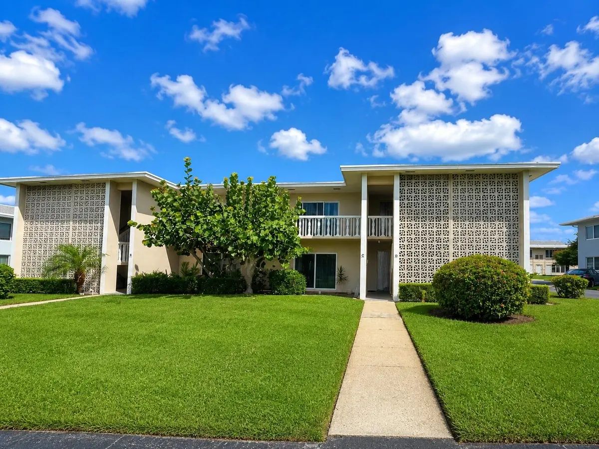 09_BuildingFront at 115 S South Boulevard 2c, Boynton Beach