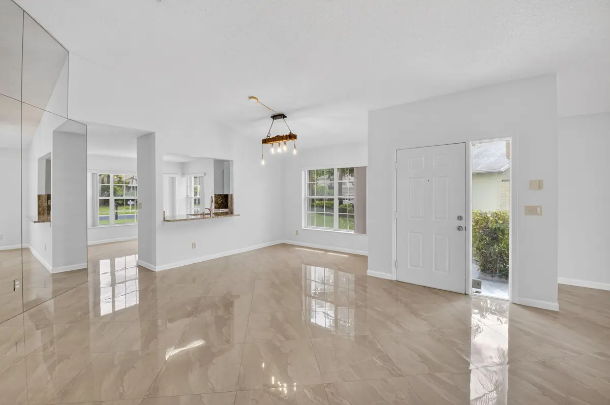 Front entrance at 6413 Lansdowne Circle, Boynton Beach