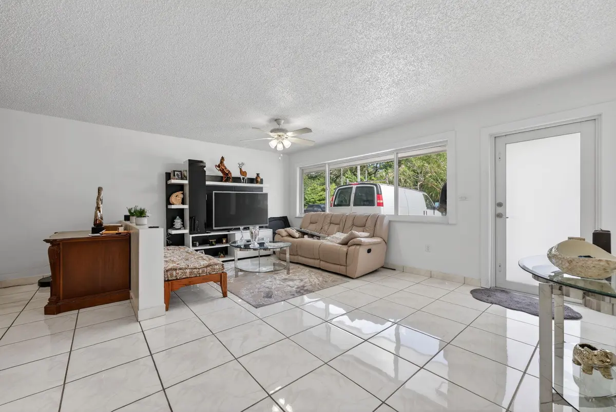 20-web-or-mls-DSC04721 at 10040 SW 32nd Street, Miami