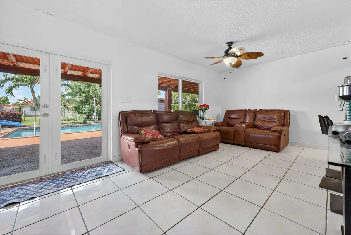 17-web-or-mls-DSC04688 at 10040 SW 32nd Street, Miami