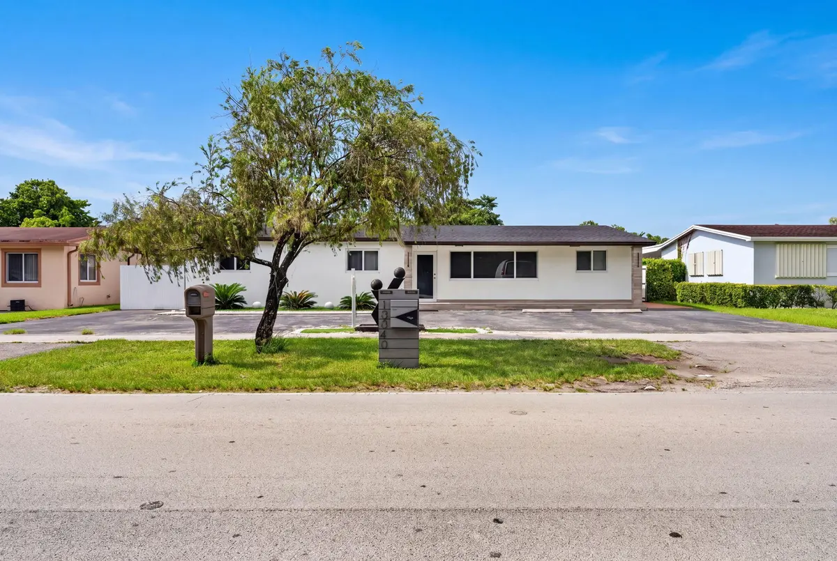 2-web-or-mls-Exterior_DSC04539_hf4k at 10040 SW 32nd Street, Miami