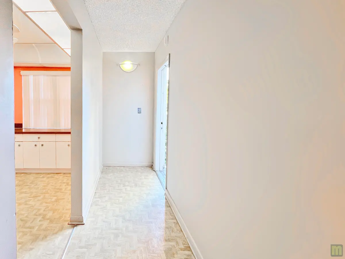 04 entry-hall at 1901 Bermuda Circle M2, Coconut Creek