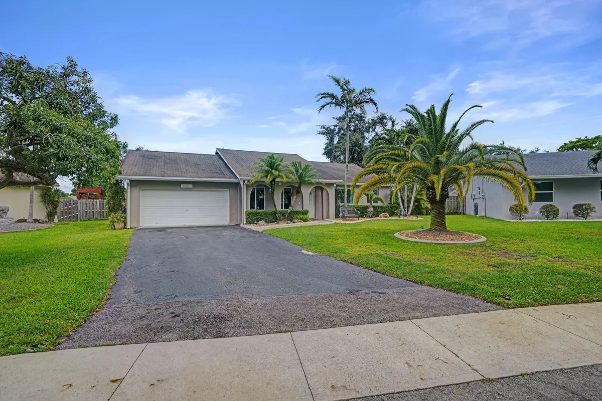 DSC08240 at 10141 SW 49th Court, Cooper City