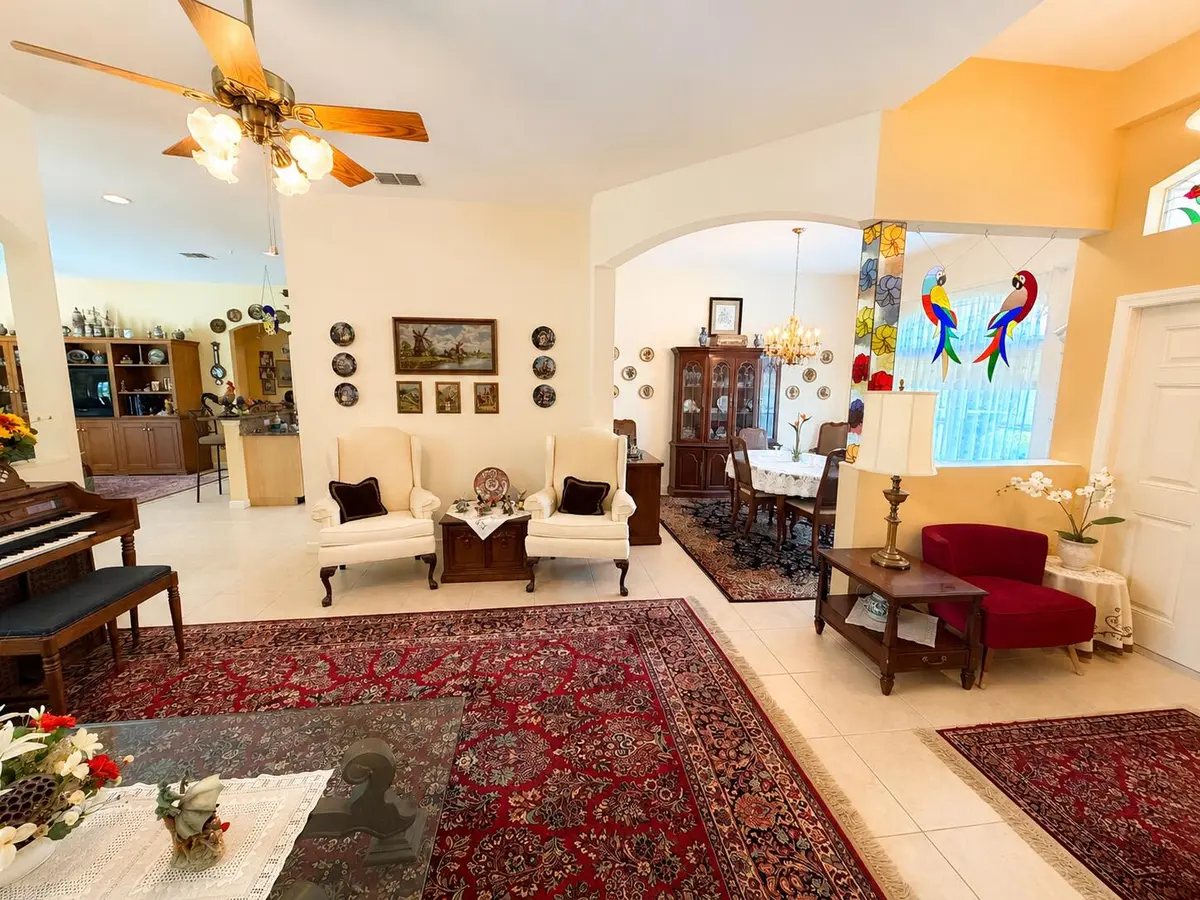 Livingroom - Open Floorplan at 5508 Silver Oak Drive, Fort Pierce