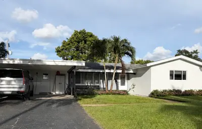 460 SW 55th Avenue, Plantation – Single Family Residence for sale