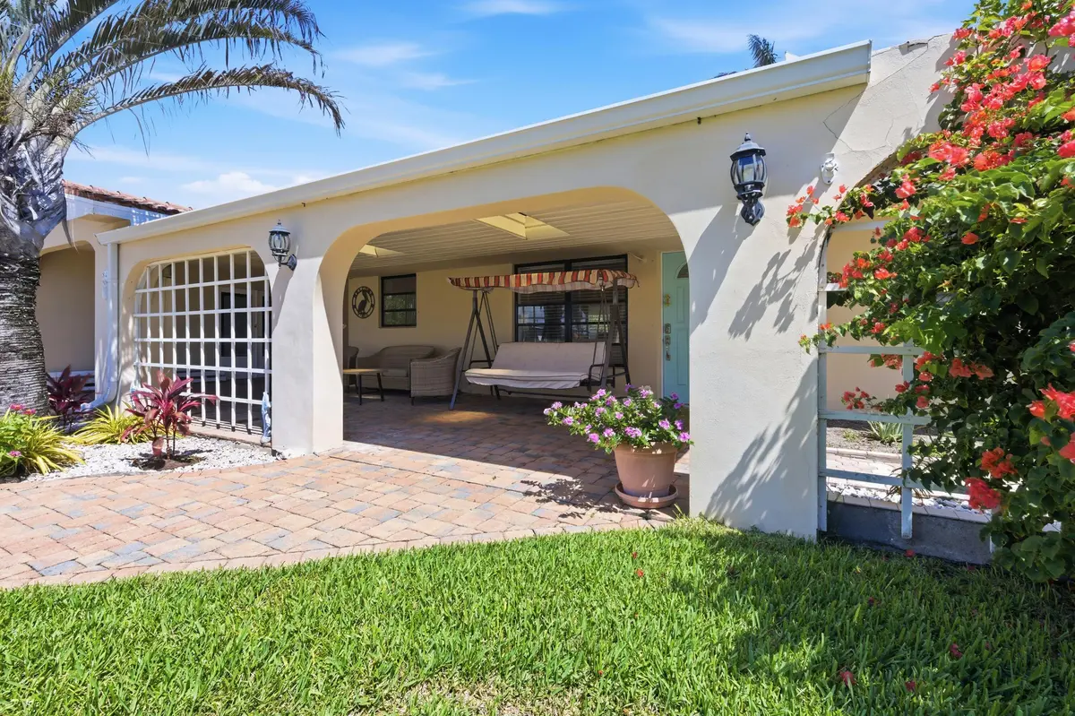 Exterior Front at 8455 SE Palm Street, Hobe Sound