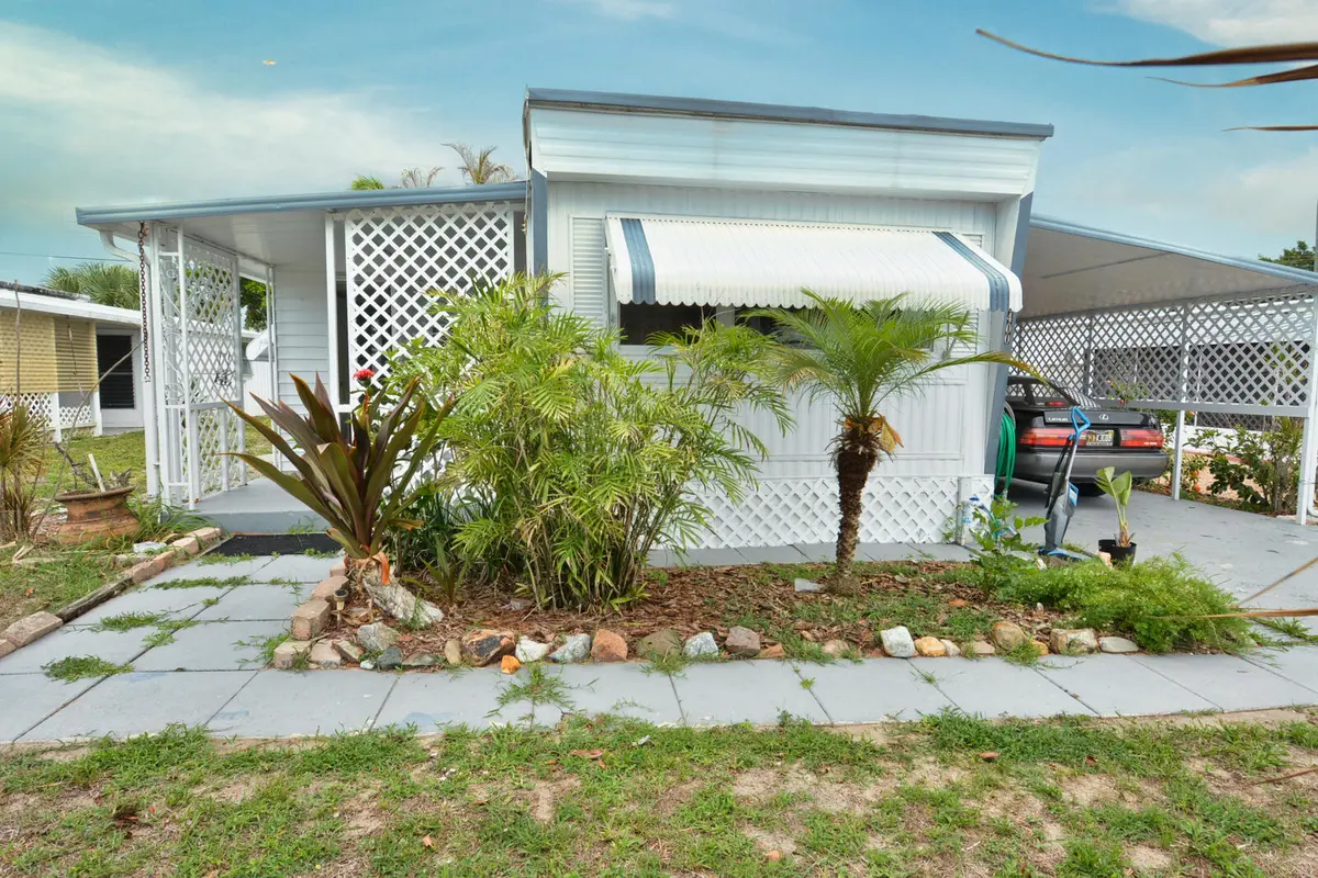 Front at 8400 SE Eagle Avenue, Hobe Sound