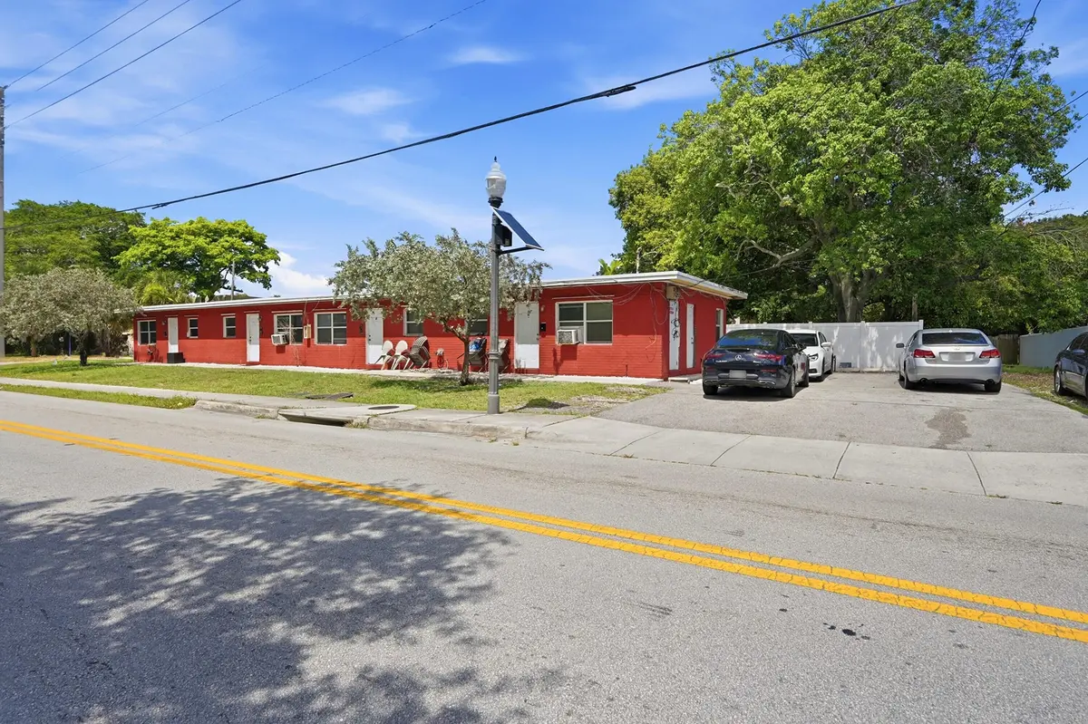 03_dsc_0292 at 840 NW 3rd Street 1-4, Fort Lauderdale