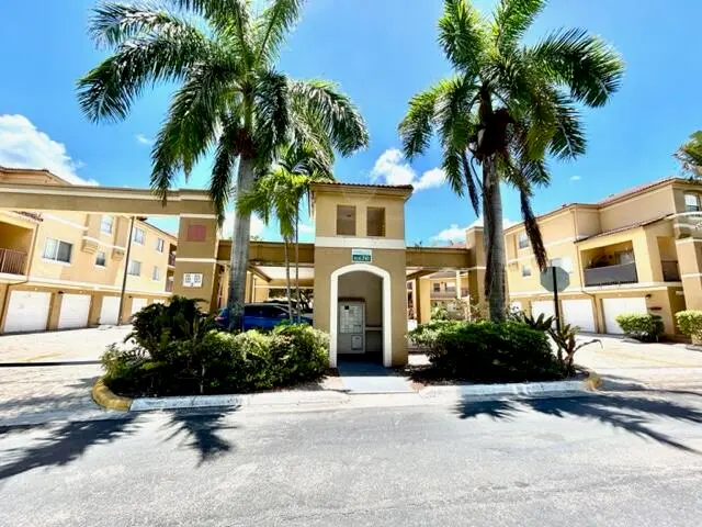 IMG_9271 at 741 N Pine Island Road 303, Plantation