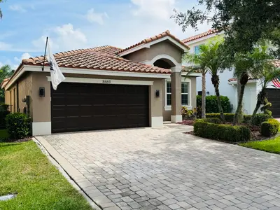 8469 Calabria Lakes Drive, Boynton Beach – sold