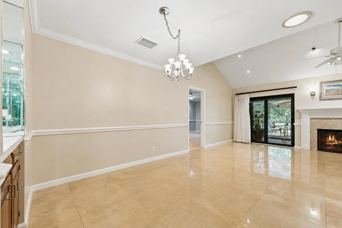 Living Area and Bar at 65 Balfour Road, Palm Beach Gardens