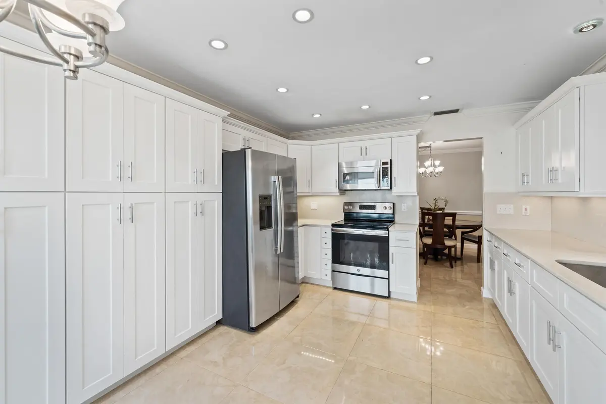 Remodeled Kitchen at 65 Balfour Road, Palm Beach Gardens