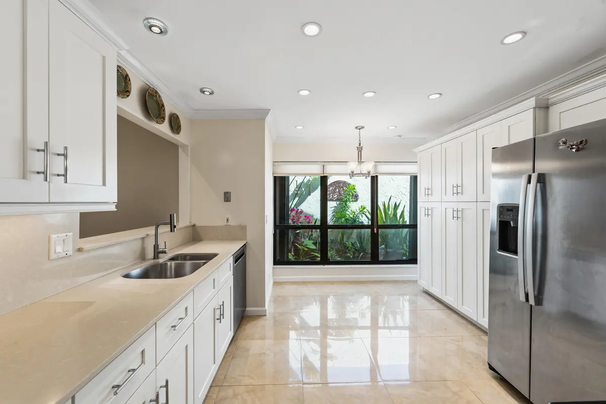 Large Kitchen at 65 Balfour Road, Palm Beach Gardens