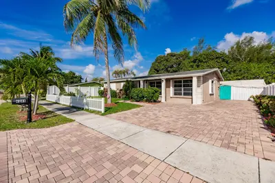 4241 NE 1st Terrace, Pompano Beach – Single Family Residence for sale