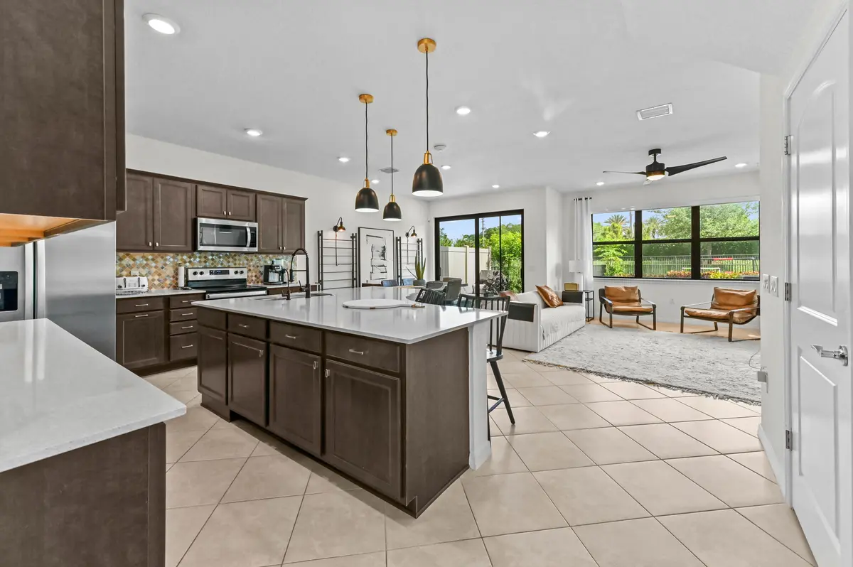 07 Kitchen 01 at 2343 Rollingwood Court, Oakland Park