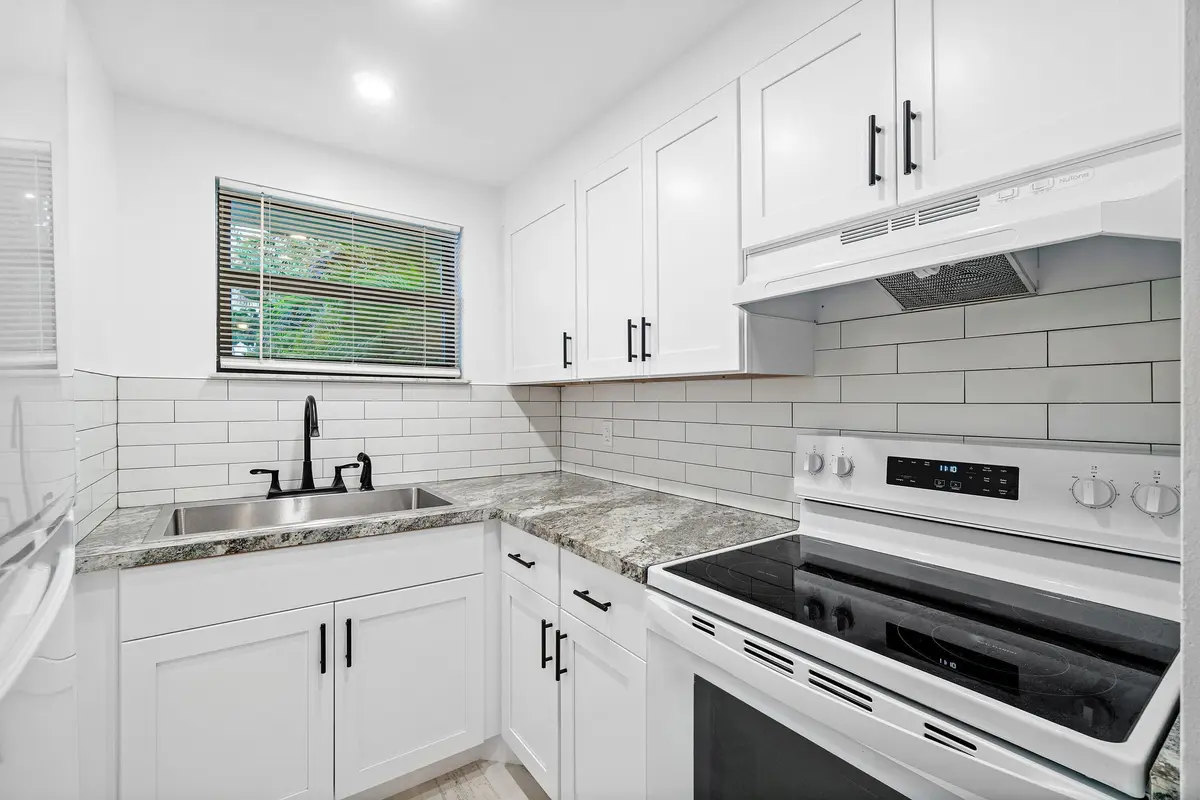 KITCHEN at 626 N Federal Highway Unit 3, Lake Worth Beach