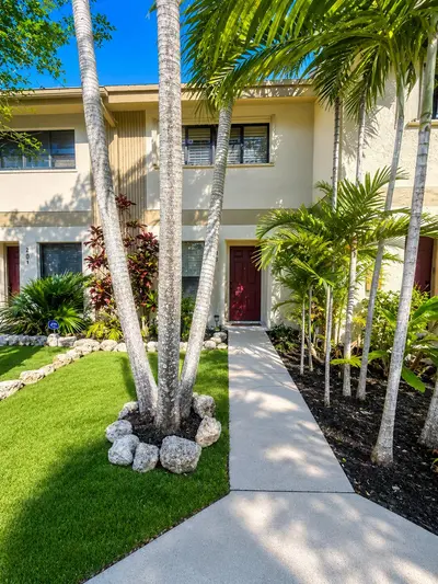 3062 S Oakland Forest Drive 203, Oakland Park – sold
