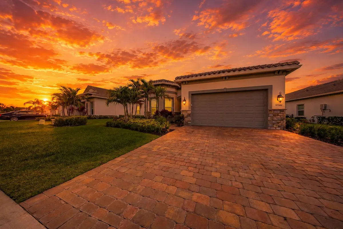 sunset 1 at 10562 Northbrook Circle, Palm Beach Gardens