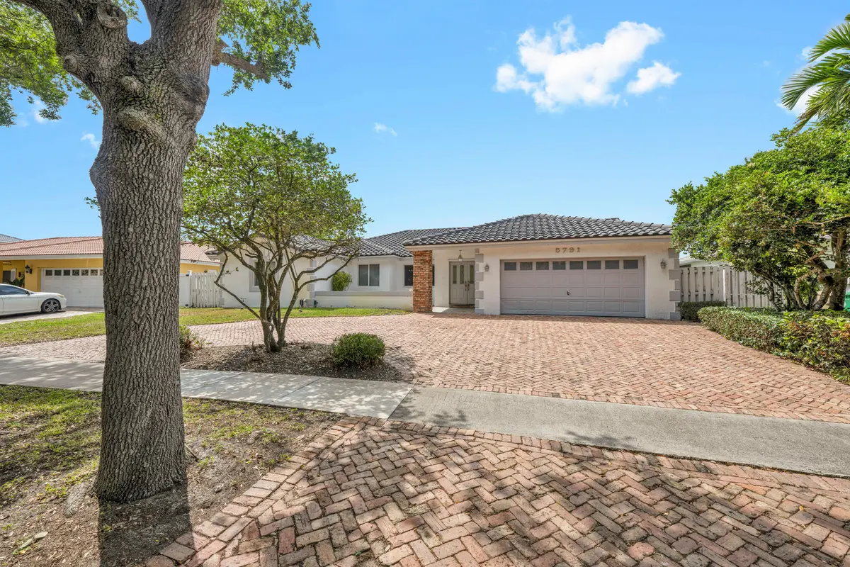 5791 Hawkes Bluff Ave 00005 at 5791 Hawkes Bluff Avenue, Davie