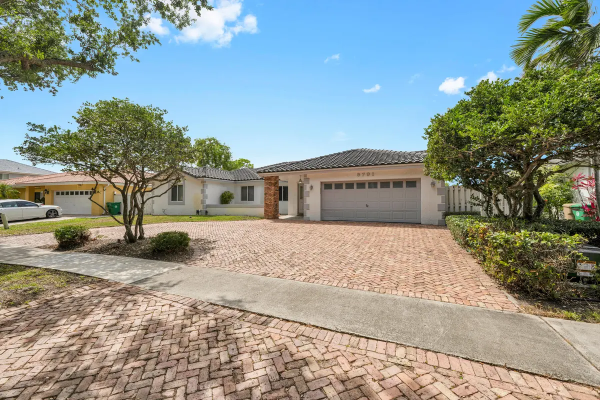 5791 Hawkes Bluff Ave 00006 at 5791 Hawkes Bluff Avenue, Davie
