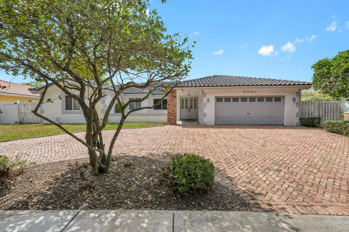 5791 Hawkes Bluff Ave 00008 at 5791 Hawkes Bluff Avenue, Davie