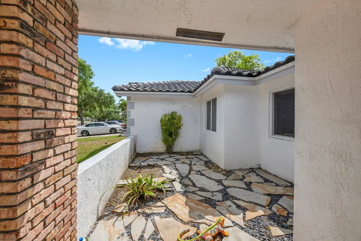 5791 Hawkes Bluff Ave 00010 at 5791 Hawkes Bluff Avenue, Davie