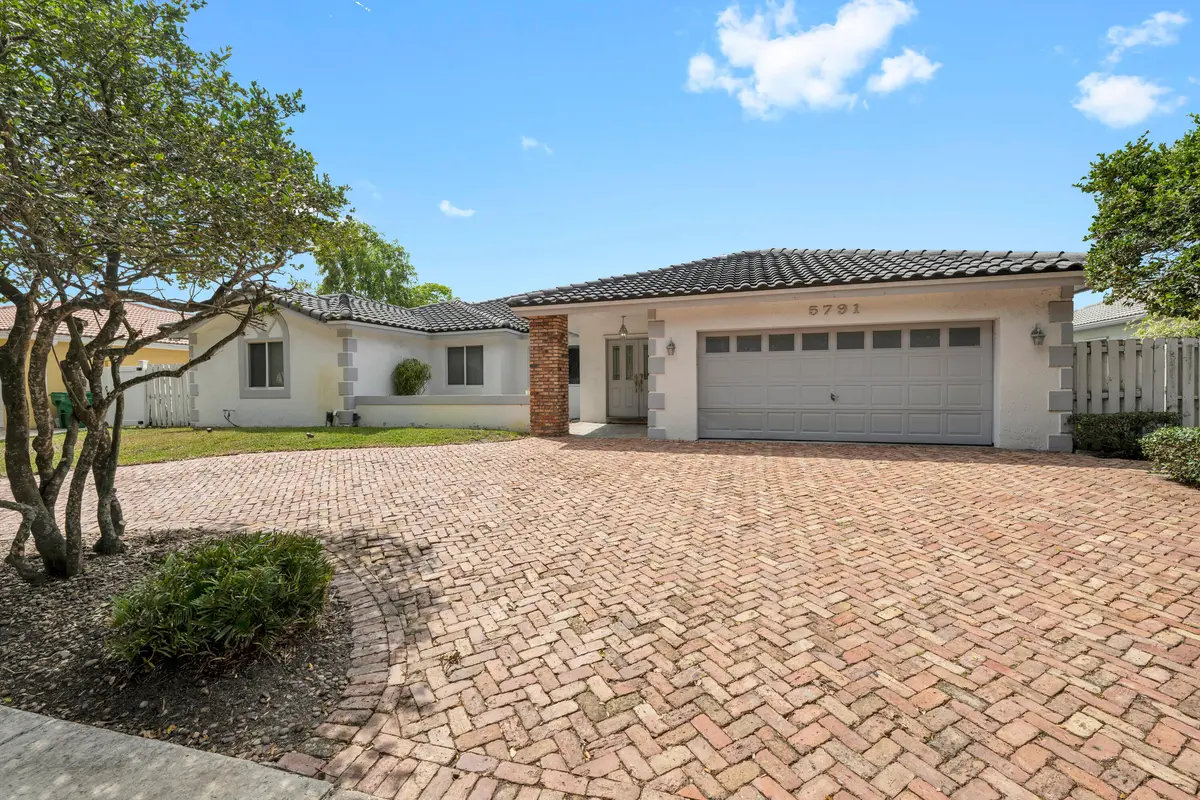 5791 Hawkes Bluff Ave 00007 at 5791 Hawkes Bluff Avenue, Davie