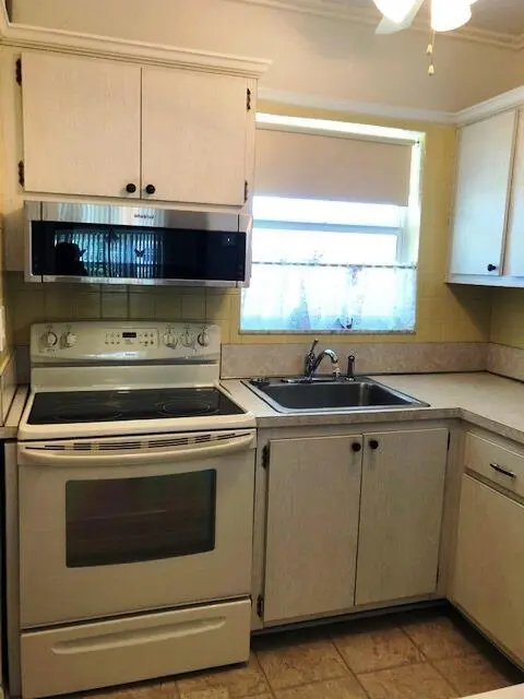 Kitchen 3 at 1115 Lake Terrace 210, Boynton Beach