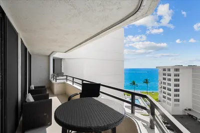 3560 S Ocean Boulevard 909, South Palm Beach – Condominium for sale
