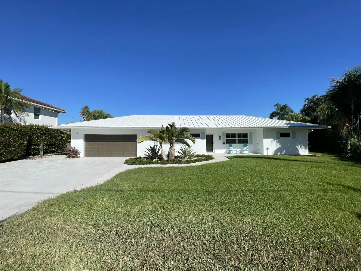 Exterior Front at 8585 SE Palm Street, Hobe Sound