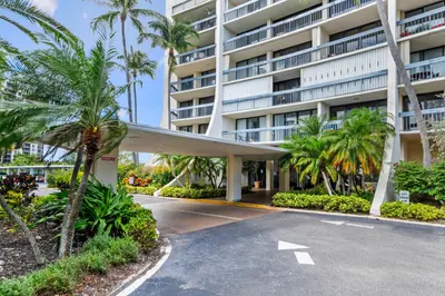 2400 Presidential Way 1006, West Palm Beach – Condominium for sale