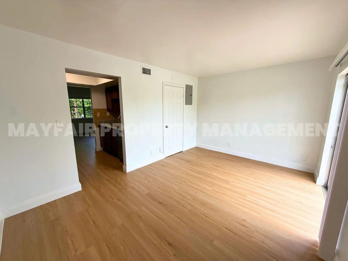 10 (15) at 4100 NW 16th Avenue 11, Oakland Park