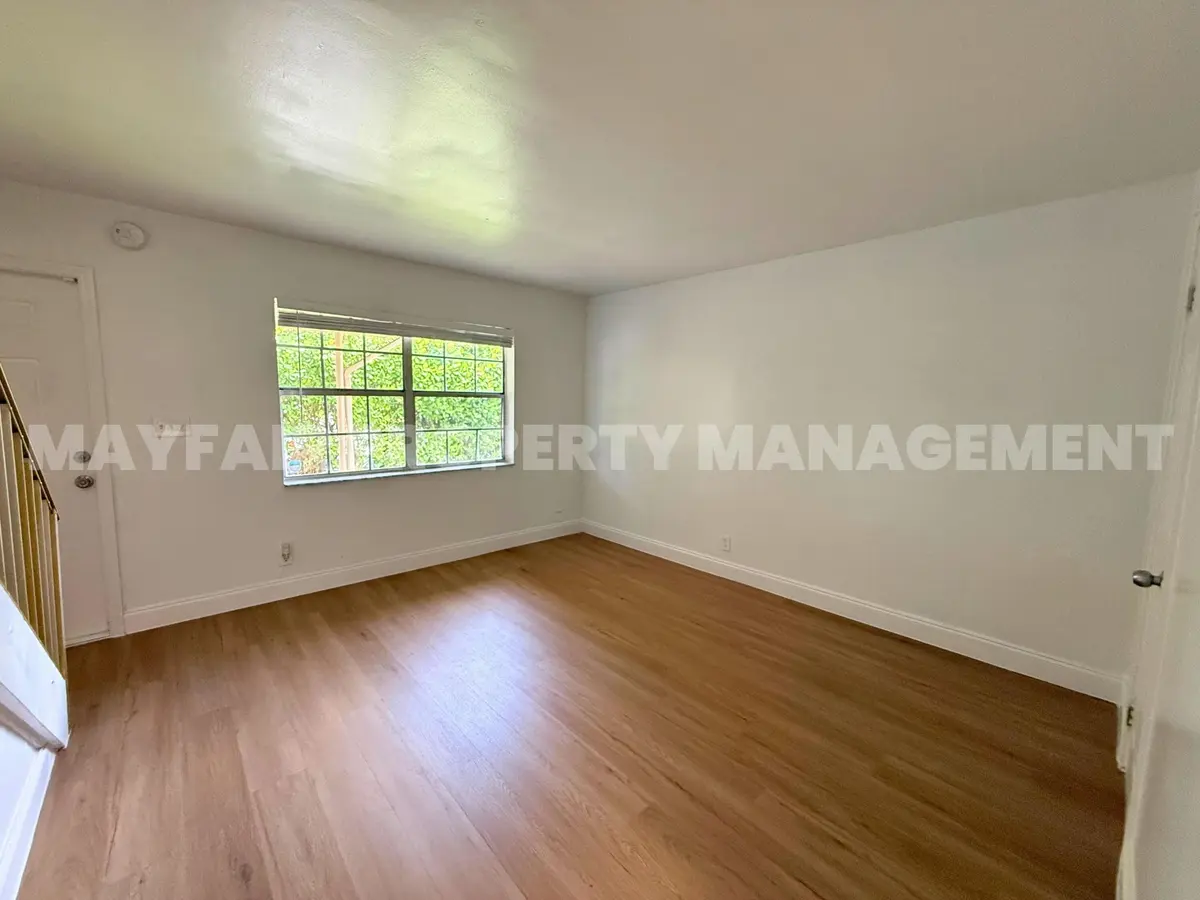 7 (10) at 4100 NW 16th Avenue 11, Oakland Park