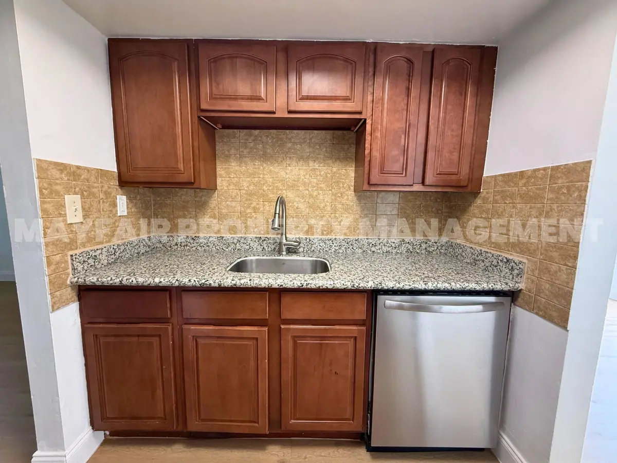 6 (14) at 4100 NW 16th Avenue 11, Oakland Park