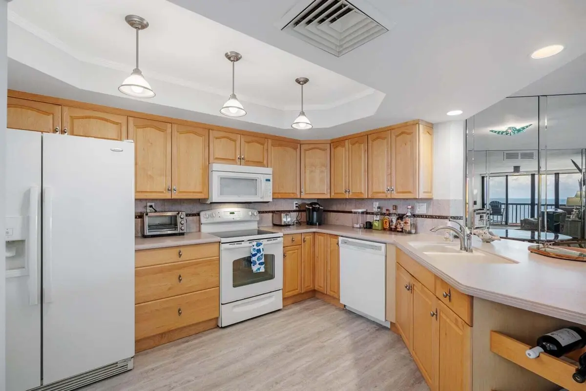 Kitchen at 9550 S Ocean Drive 4, Jensen Beach