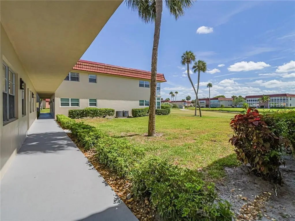 76 Royal Oak Drive 104, Vero Beach, FL – photo 4