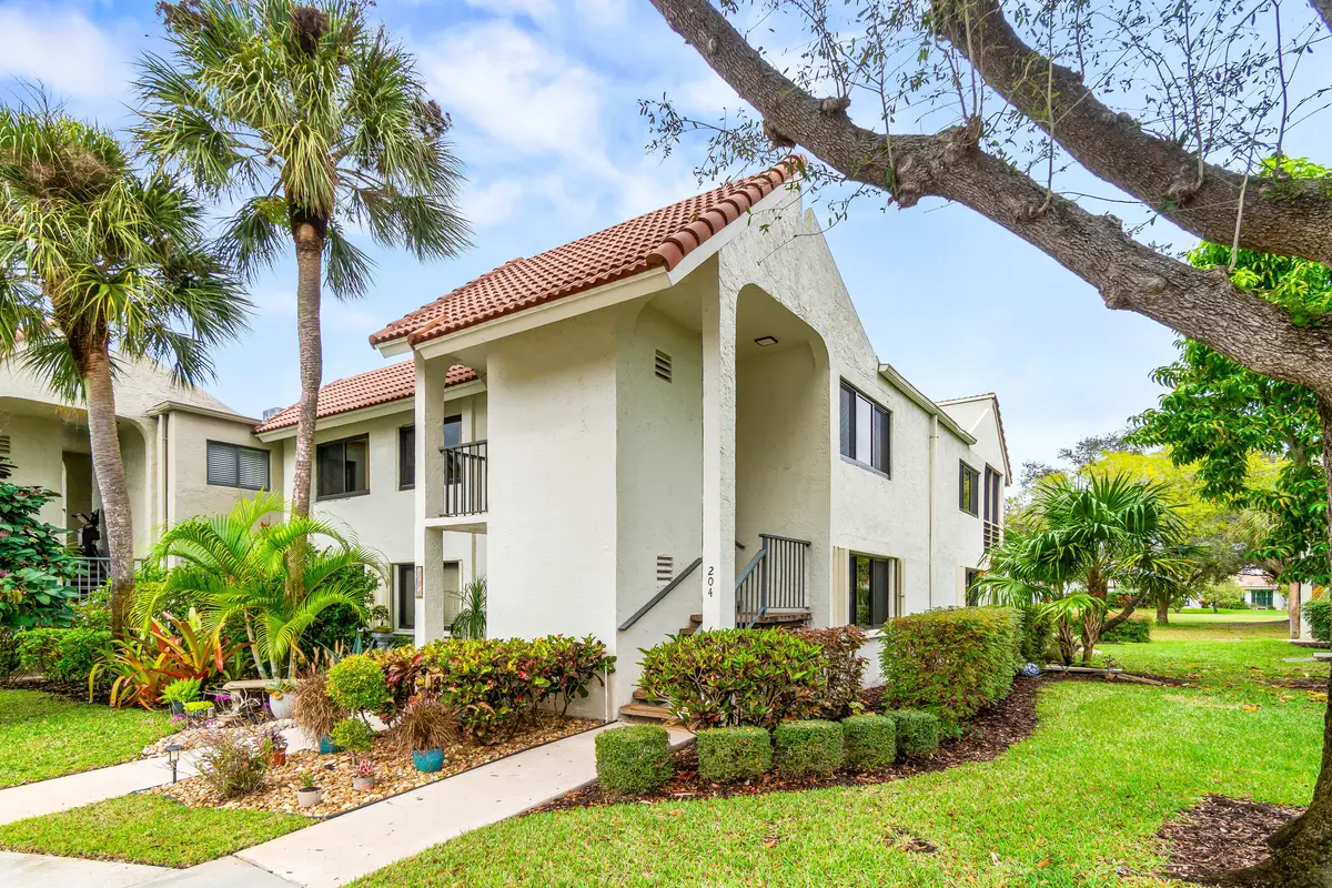 Front Exposure at 5687 Fairway Park Drive, Boynton Beach