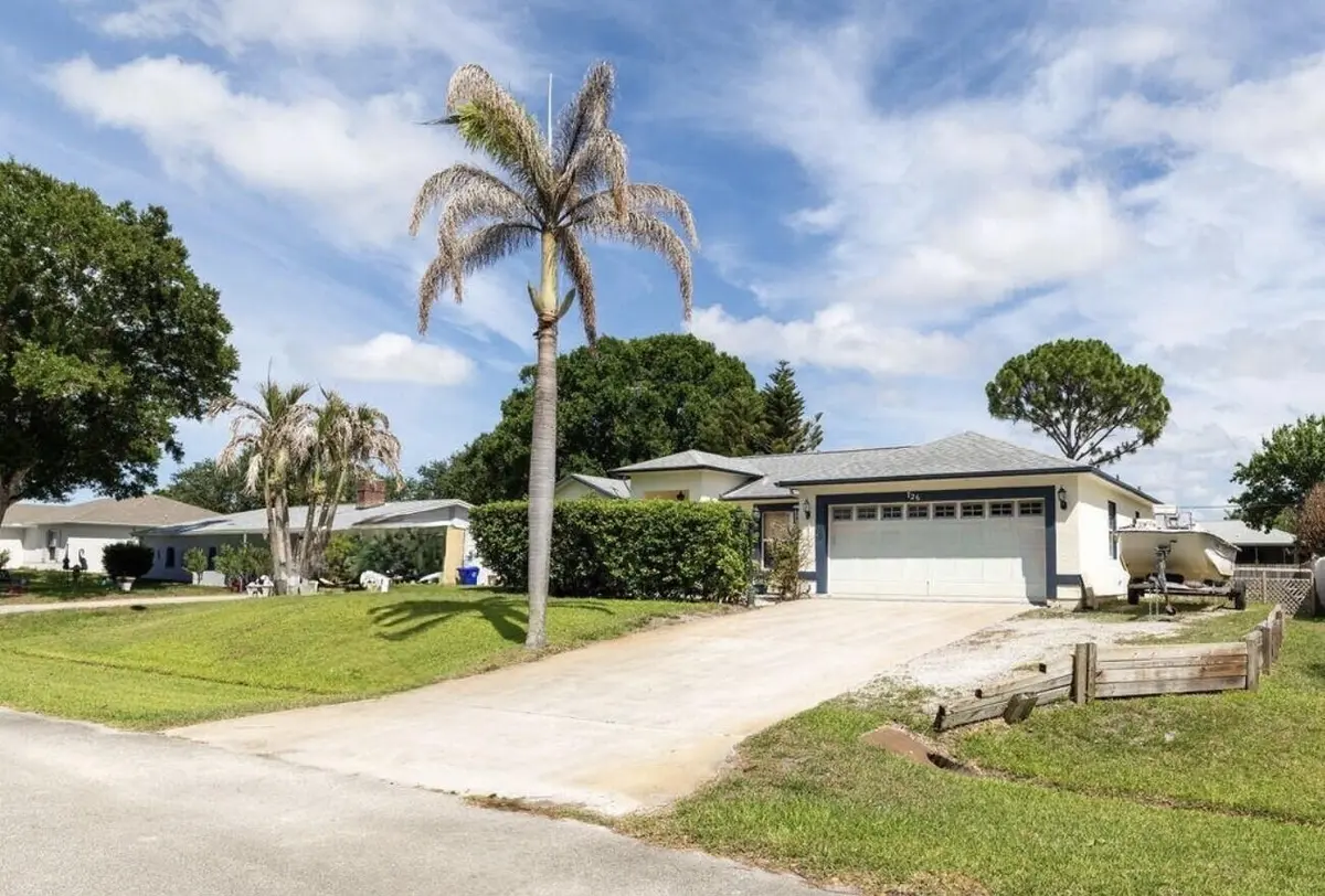 front at 726 Tuxedo Terrace, Sebastian