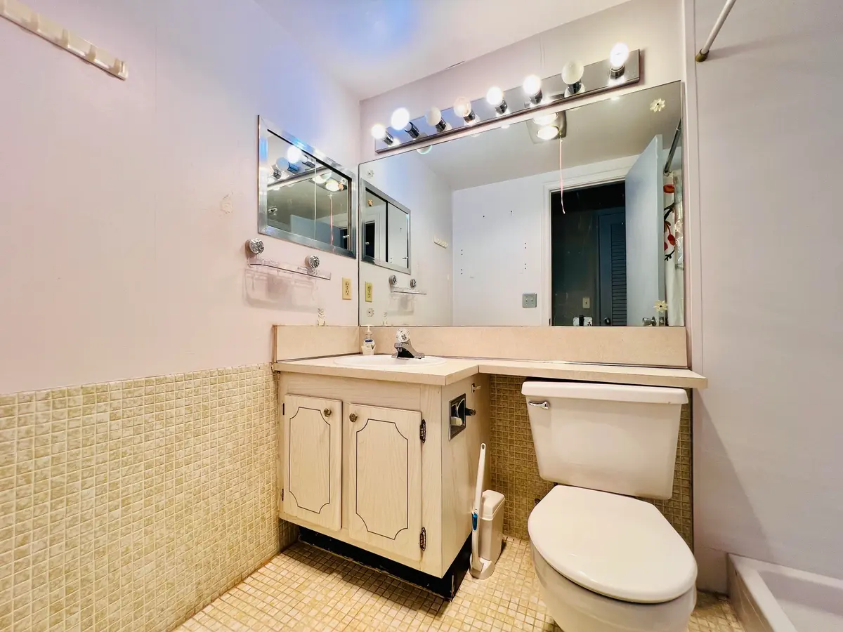 Full Ensuite at 140 Norwich F, West Palm Beach