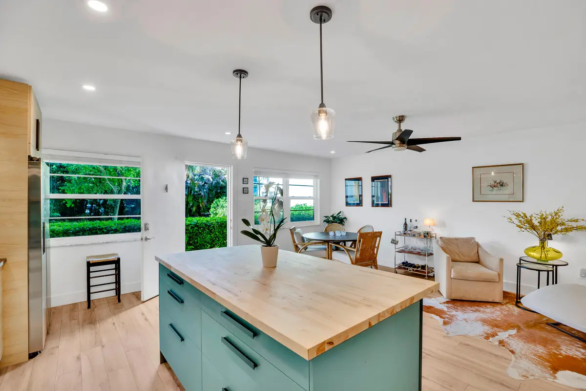 Kitchen Island at 5400 Highway A1a H4, Indian River Shores
