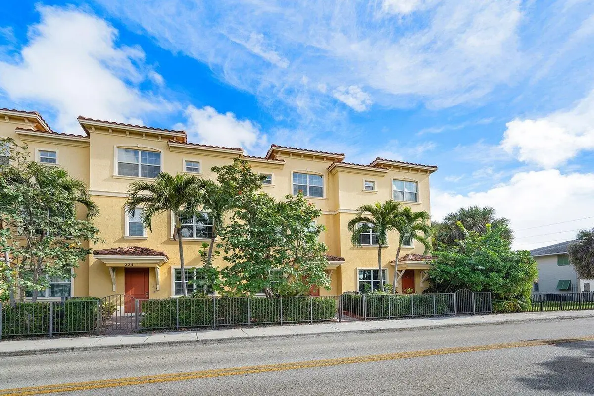 Front View at 224 S Federal Highway 4, Lake Worth Beach
