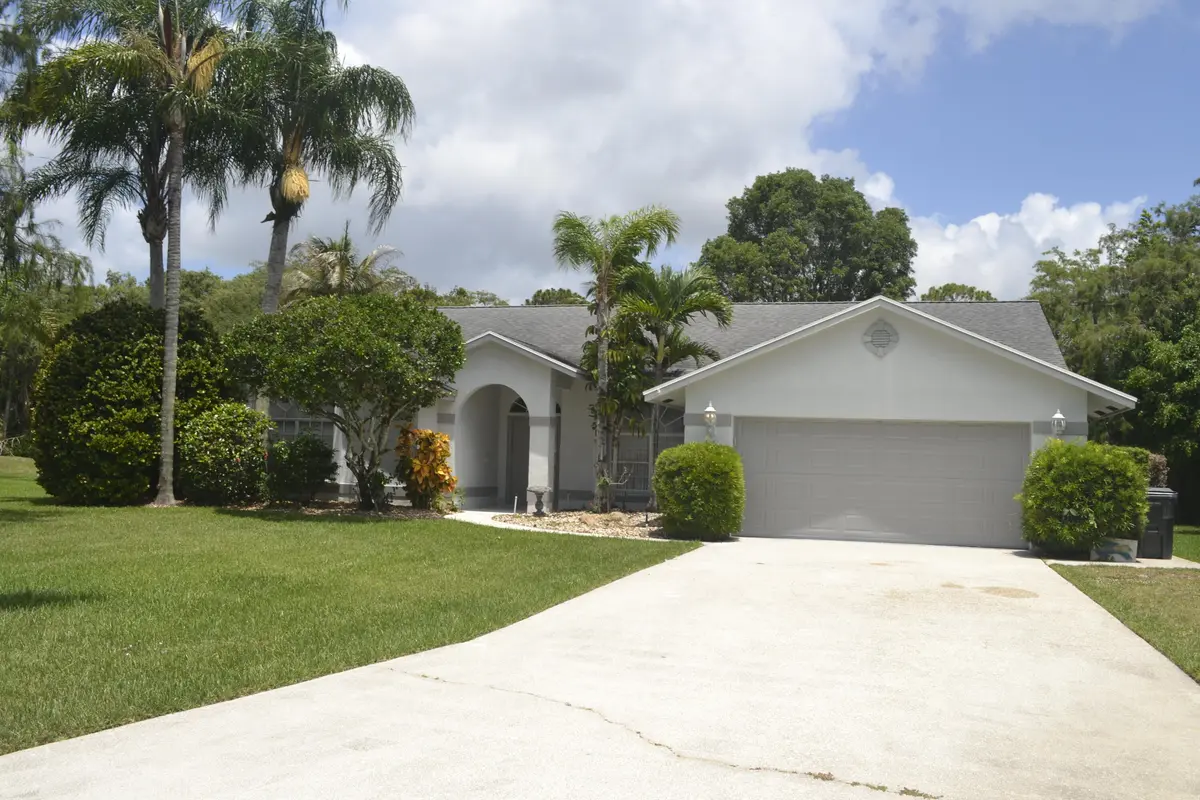 Front House & Huge concrete Driveway at 1104 Raintree Lane, Wellington