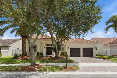 832 Heritage Drive, Weston – Single Family Residence for sale
