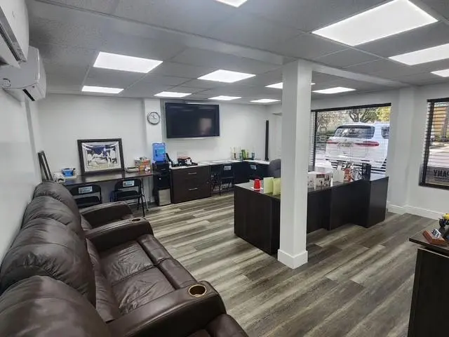 Photo 4 at 4078 W Broward Boulevard, Plantation