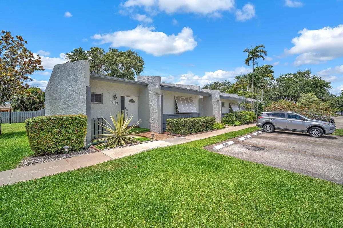 3-web-or-mls-DSC09950 at 2347 N 37th Avenue, Hollywood