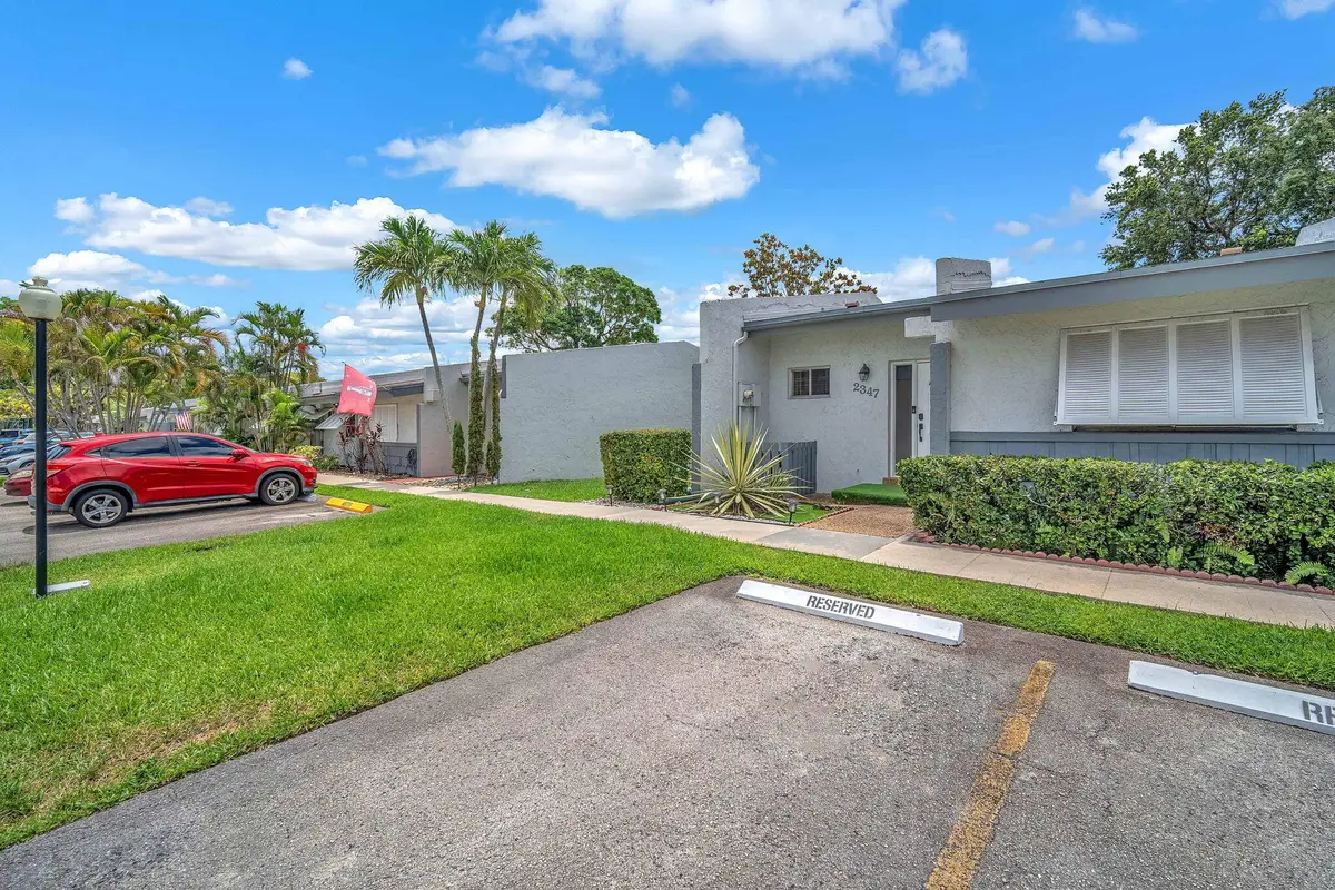 4-web-or-mls-DSC09953 at 2347 N 37th Avenue, Hollywood