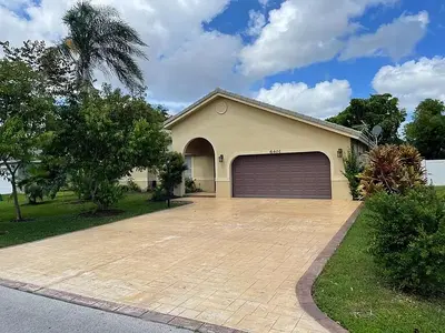 6401 W Sedgewyck Cir W, Davie – sold
