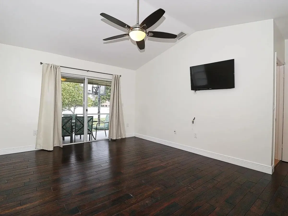 22bc4f3f62bfad89fb4c4c696526c9c4-cc_ft_1 at 6401 W Sedgewyck Cir W, Davie