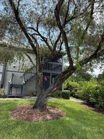 8228 SE Croft Circle J-8, Hobe Sound – Condominium for sale
