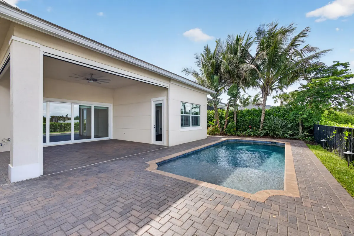 Pool at 9941 Regency Way, Palm Beach Gardens